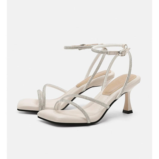 Rhinestone Sandals With Drooping Feeling
